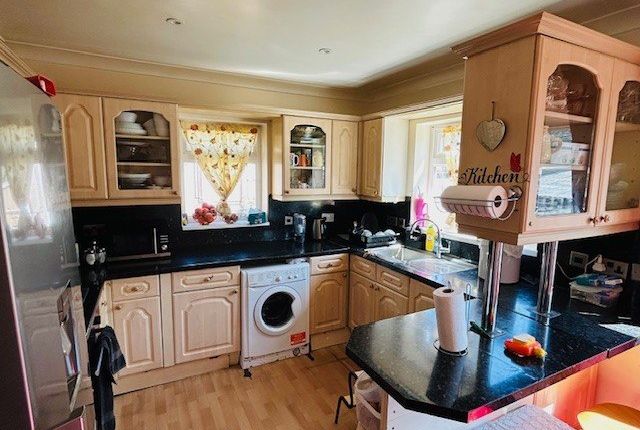 44 Fairholme Crescent, Hayes photo 5