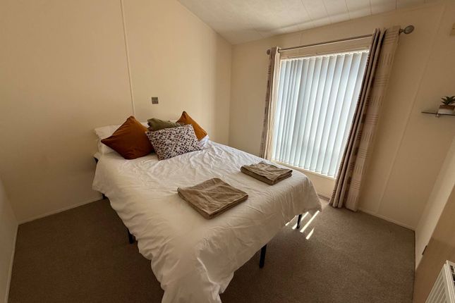 32, Fairway Holiday park, Sandown photo 3