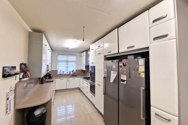 18 Ambrose Avenue, London photo 3