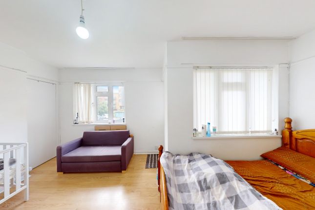 Flat for sale in Moot Court, Kingsbury, London
