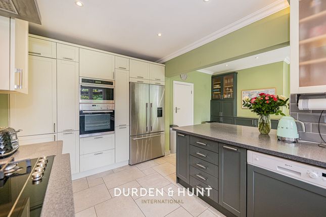 69 Traps Hill, Loughton photo 4