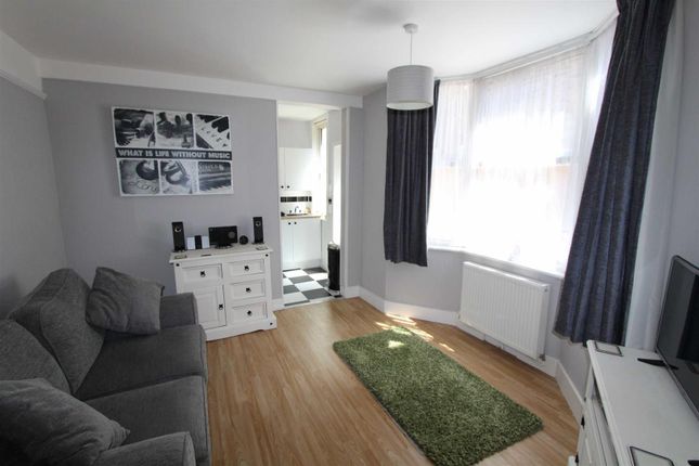 Flat 2, 32, Hartington Road, Southend On Sea photo 3