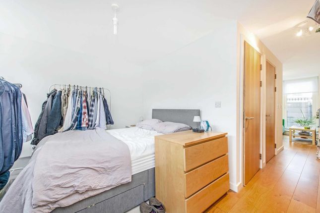 Studio for sale in Victoria Road, Gidea Park, Romford