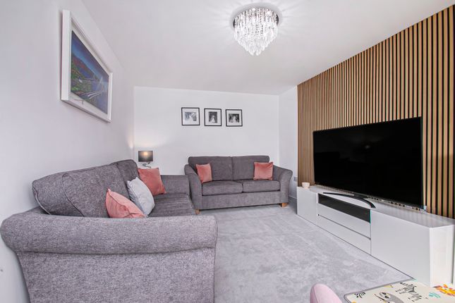 33, Spowart Drive, Dunfermline photo 3