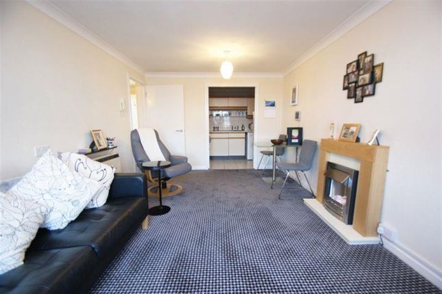Flat 70, Cromwell Lodge, Longbridge Road, Barking photo 4