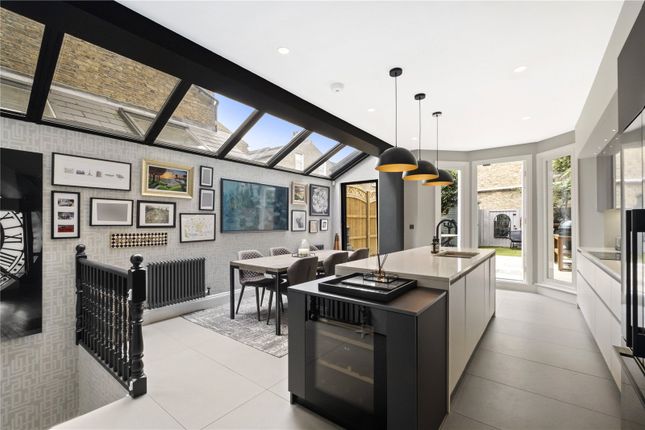 59, Clapham Common West Side, London photo 4