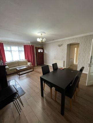 9 Harewood Avenue, Northolt photo 2