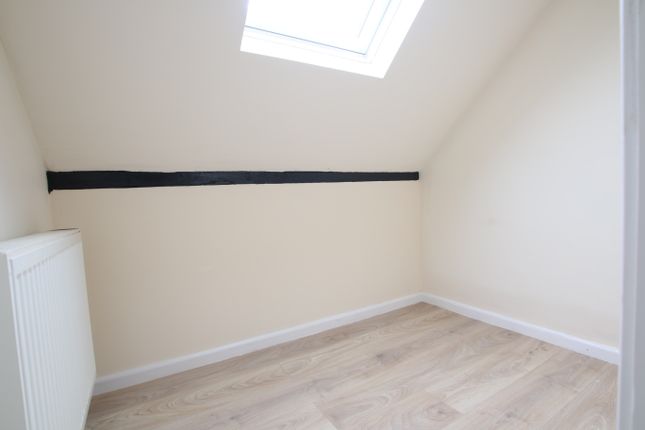 Badminton, 1st floor, Park Street, Colnbrook photo 4