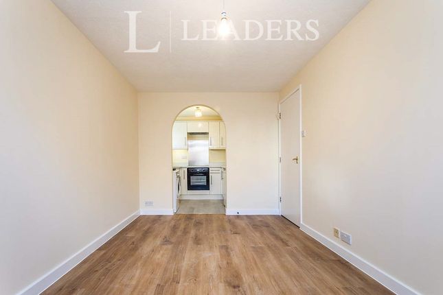 Flat 5 Cromwell Place, 144-146, Station Road, Redhill photo 4
