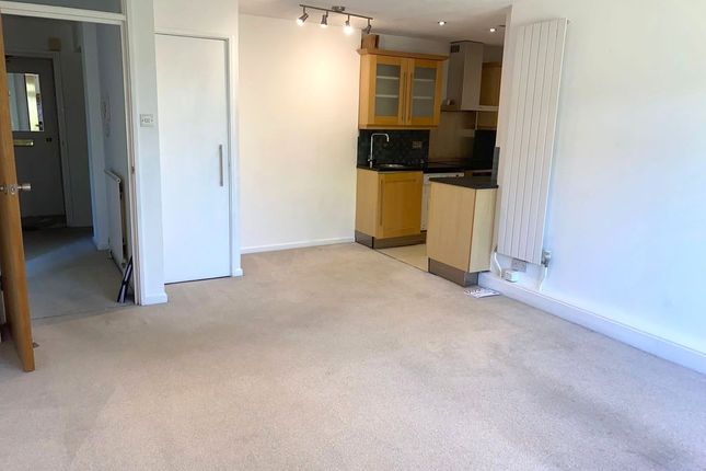 10 Laurance Court, Dean Street, Marlow photo 3