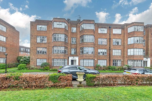 3-bed flat on Flat 17 Highlands Heath, Portsmouth Road, London, £525,000