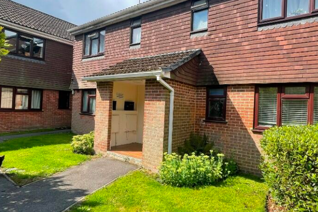 Thumbnail Flat for sale in Robyns Way, Edenbridge