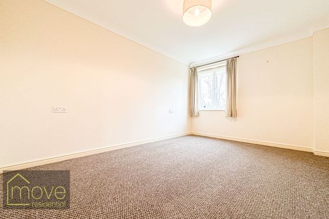 Flat for sale in Vale Road, Woolton, Liverpool