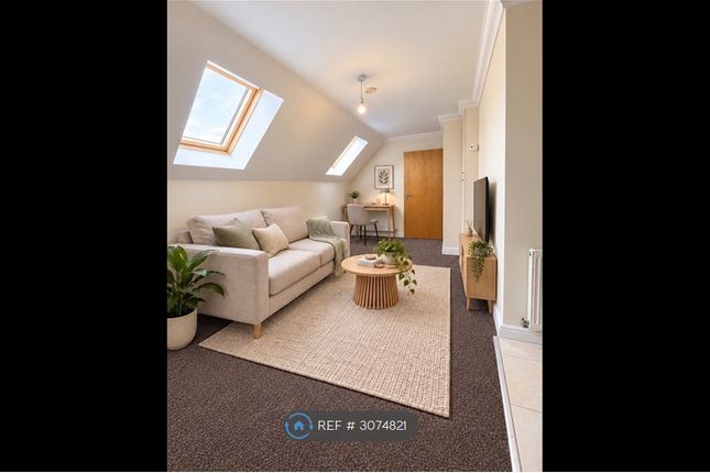 Flat   Lukas Court, Richmond Park Road, Bournemouth photo 5