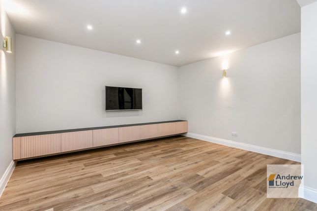 72 Blanche Lane, South Mimms photo 4