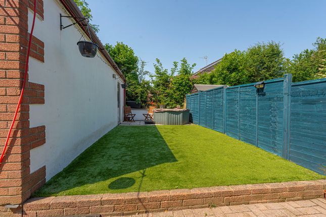 24 Acacia Avenue, Caldicot photo 2