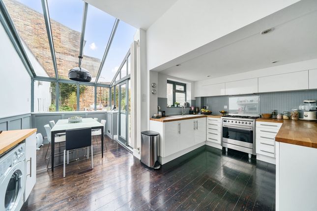 Thumbnail Town house to rent in Cornwallis Road, London