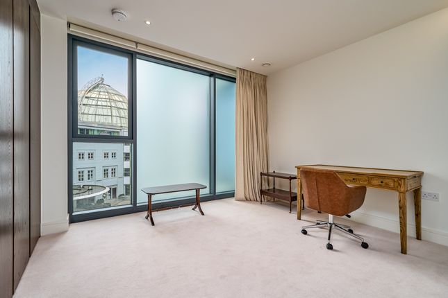 Flat to rent in Harbour Avenue, London
