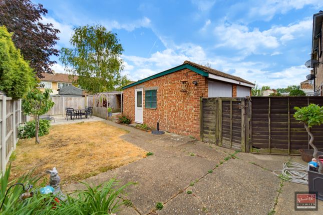 102, Brightside Avenue, Staines-upon-Thames photo 2