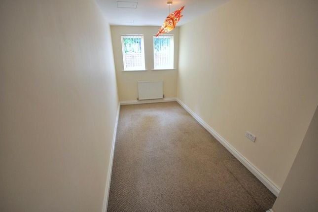 Flat 4, Gill Court,, Derby Road, Derbyshire photo 4