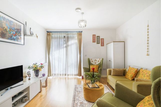 2-bed flat on Falcondale Court,Flat 52, Park Royal, London, £450,000