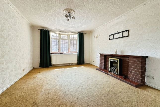 27, Reedham Gardens, Merryhill, Wolverhampton photo 2