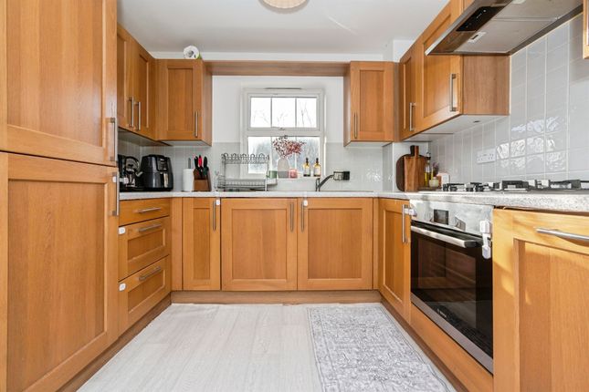395, Caspian Way, Purfleet-On-Thames photo 2