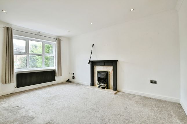 3, Medway Crescent, Altrincham photo 4
