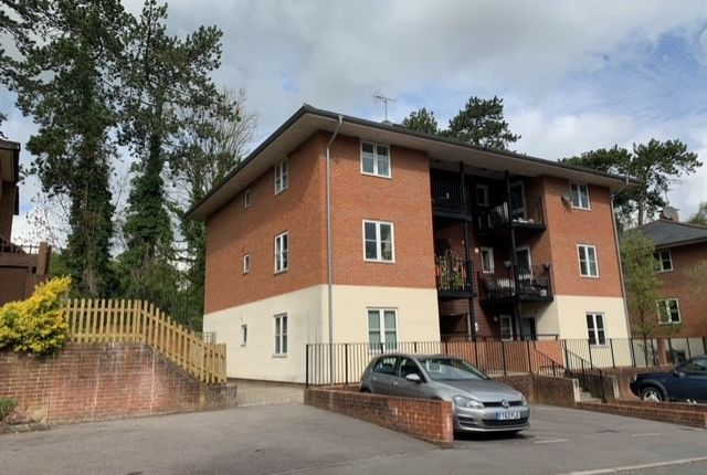 Thumbnail Flat to rent in Grange Close, Winchester