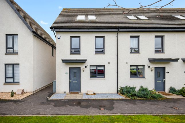 Town house for sale in 15 Craw Yard Drive, South Gyle, Edinburgh