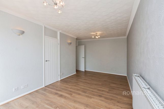 27, Yeovil Close, Hampshire photo 4