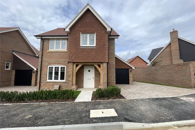 Thumbnail Detached house for sale in Hackney Way, Mortimer Common, Reading, Berkshire