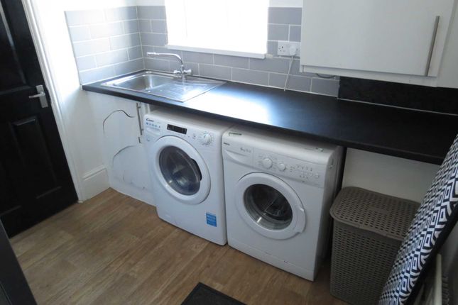 Room to rent in Beach Grove Road, Elswick