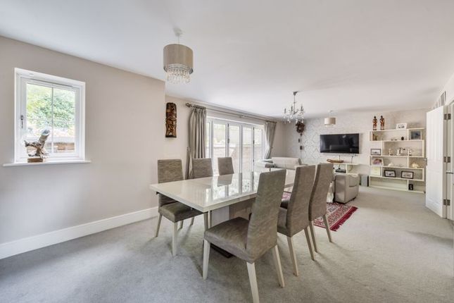 2, High Tree Close, Purley photo 3