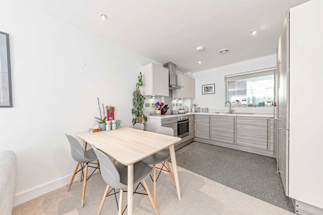 Flat 56, Parker Building, Freda Street, London photo 4