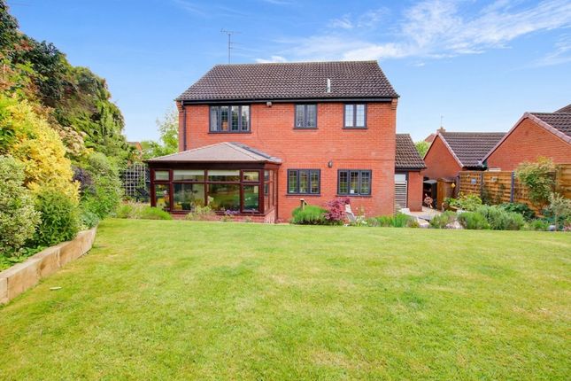 39 Carisbrooke Gardens, Leicester photo 4