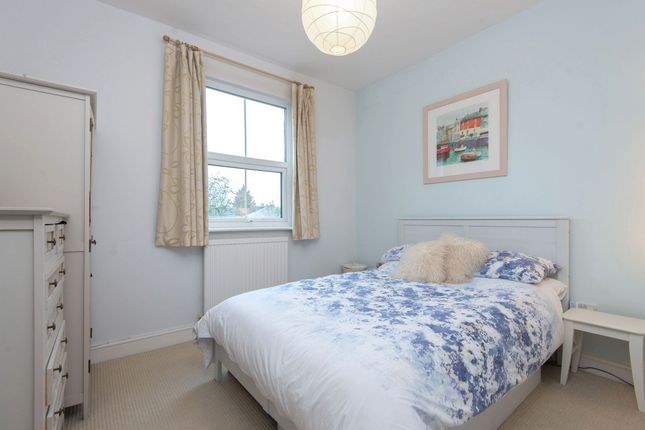 Flat 2, 148, Sunnyhill Road, London photo 3