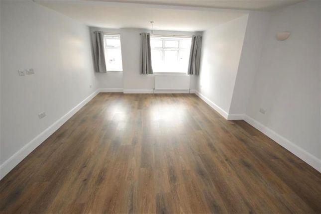 5 Sycamore Grove, Braintree photo 3