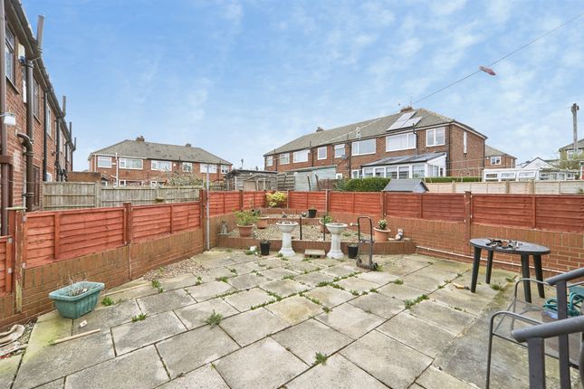 6, Westfield Oval, Leeds photo 4