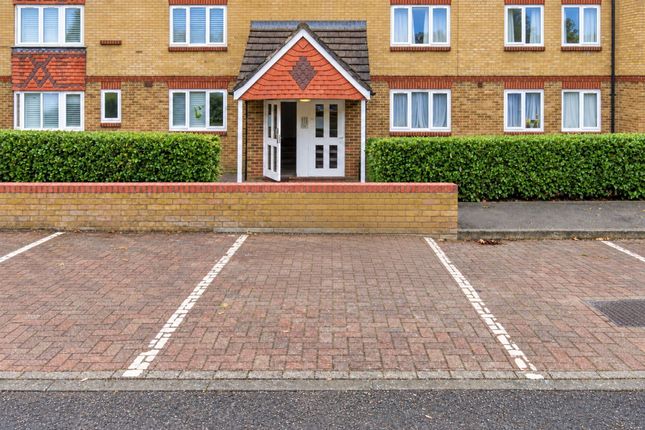 57 Muggeridge Close, South Croydon photo 3