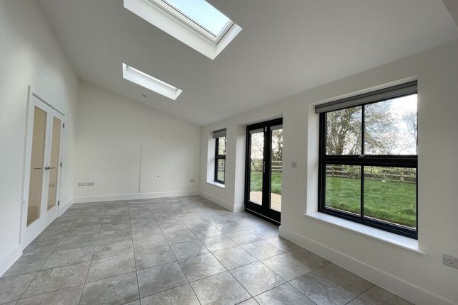 12, Paddock Way, Leicester photo 5
