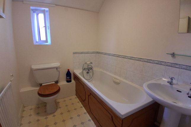 2e, Newark photo 4