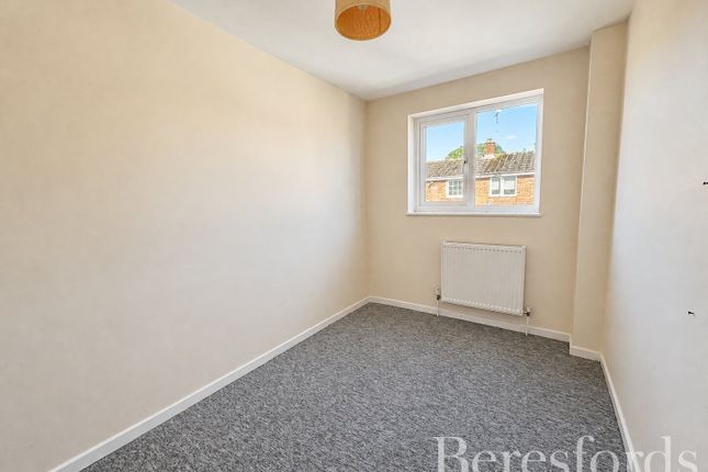 25, Longfield, Witham photo 5