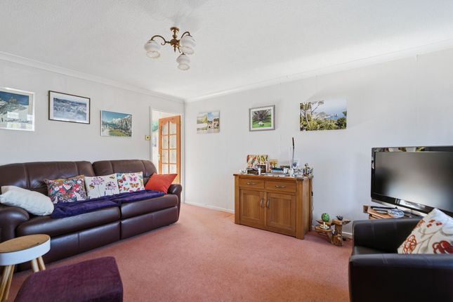 18 Manor Gardens, Weston-Super-Mare photo 4