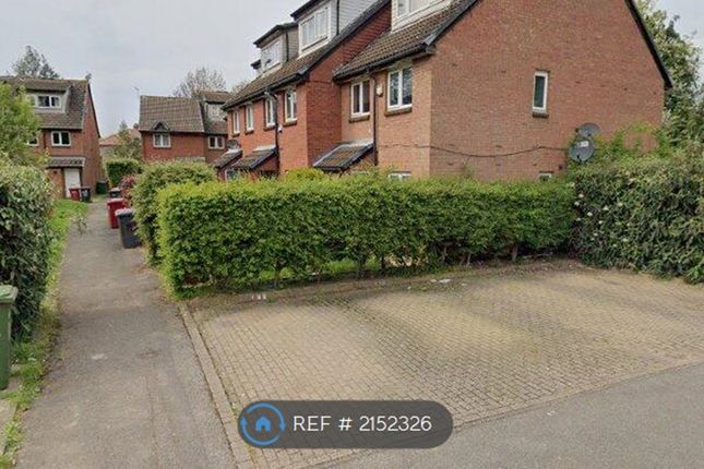 Maisonette to rent in Mead Avenue, Slough