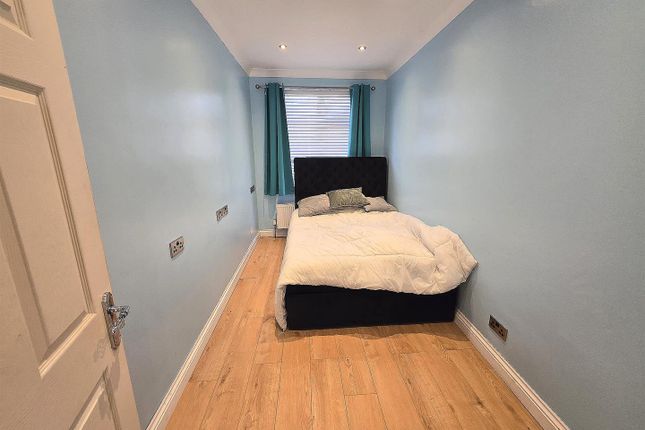 Clearer_Bedroom.Jpg