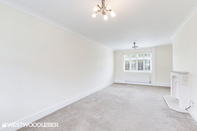 32, Darcy Close, Waltham Cross photo 2