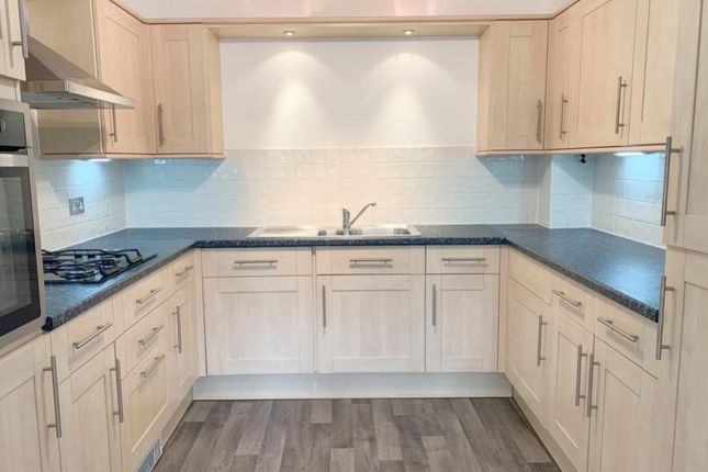Flat 10 Heron Court, Heron Court, Sandhurst photo 3