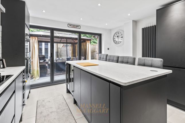 9, Berkeley Close, Crawley photo 4
