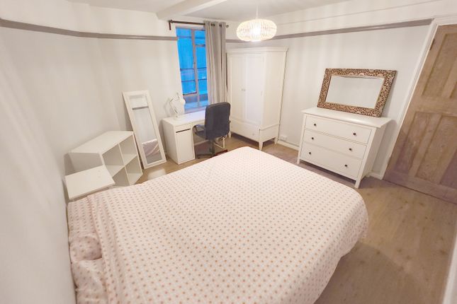 Shared accommodation to rent in Margery Street, London